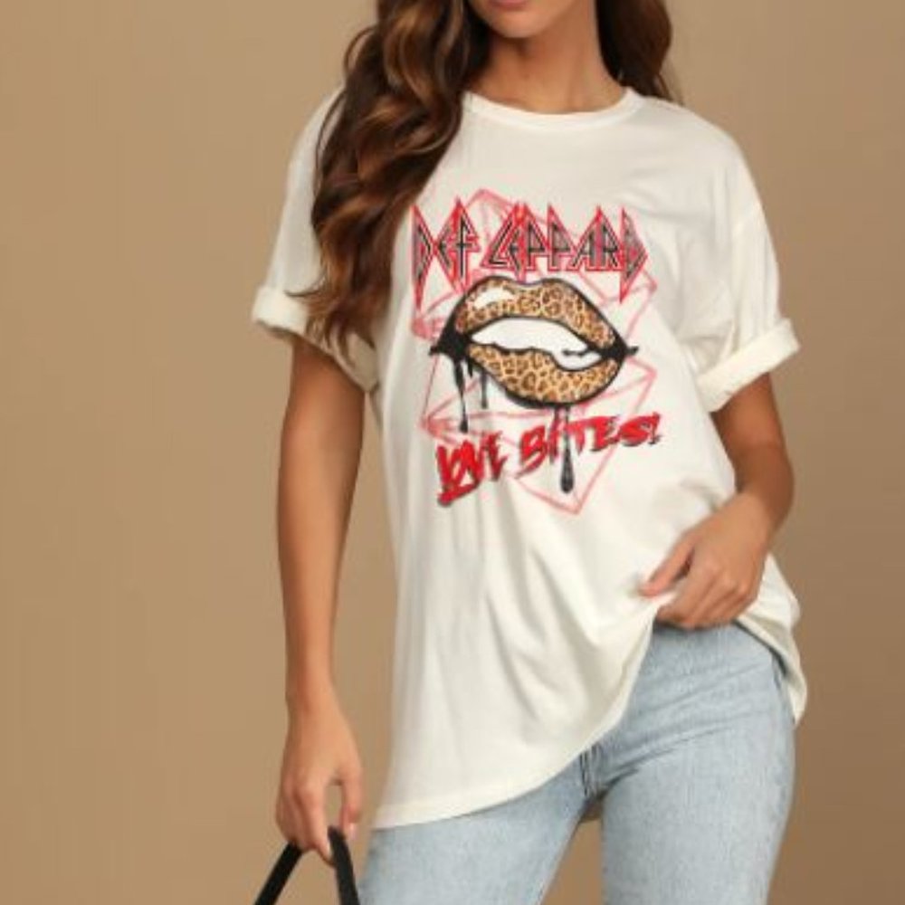 NWT Def Leppard Love Bites Beige Graphic Oversized Tee